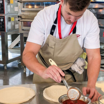SAP_PizzaFestChallenge2025_Jour 01_Finales (1) A competitor at the Gold Pizza Competition